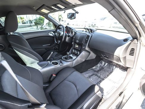 Used 2020 Nissan 370Z Coupe RWD image 22