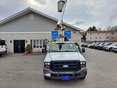 Used 2006 Ford F350 2WD Regular Cab DRW Super Duty image 5