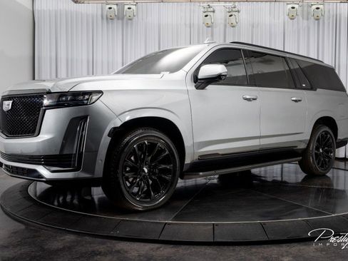 Used 2023 Cadillac Escalade ESV Sport w/ LPO, ONYX Package image 8