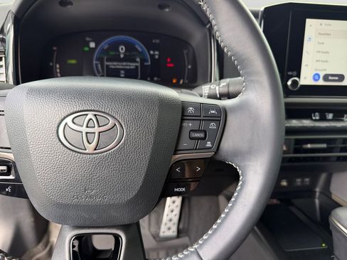 Used 2025 Toyota Camry SE FWD image 20