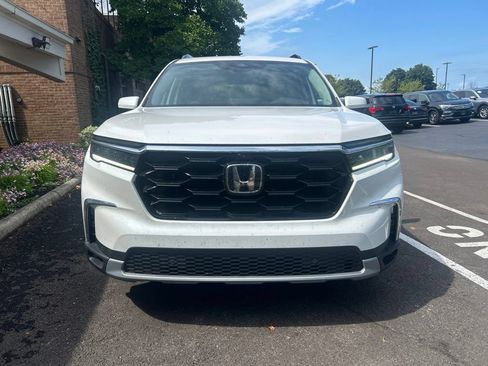 Certified 2025 Honda Pilot Elite image 3