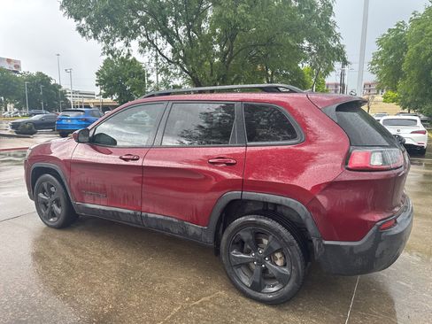 Used 2021 Jeep Cherokee Latitude Plus image 3
