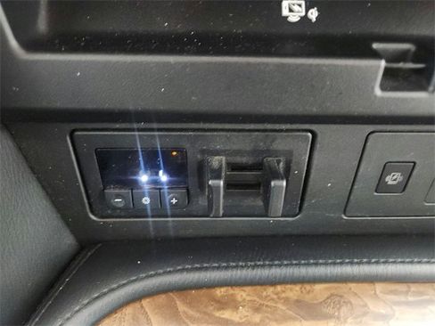 Used 2021 Nissan Armada SL w/ Captain's Chairs Package image 33