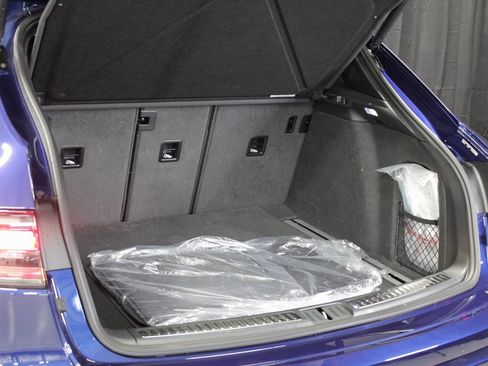 Certified 2025 Porsche Macan image 17