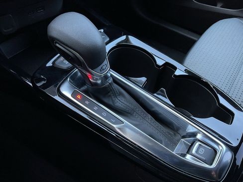 Used 2025 Chevrolet Trax LT image 34