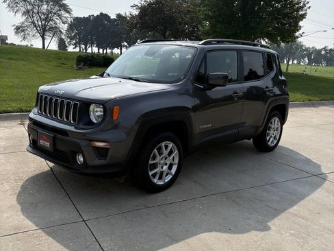 Used 2019 Jeep Renegade Latitude w/ Cold Weather Group AWD/4WD image 2