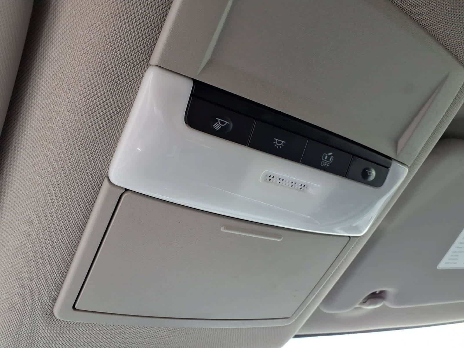 Used 2024 Nissan Rogue S AWD/4WD image 18