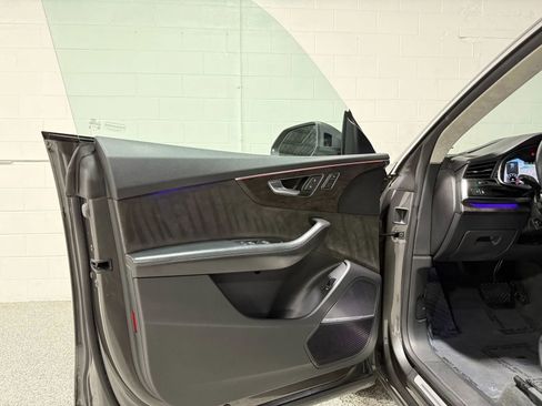 Used 2019 Audi Q8 Prestige w/ Luxury Package image 14