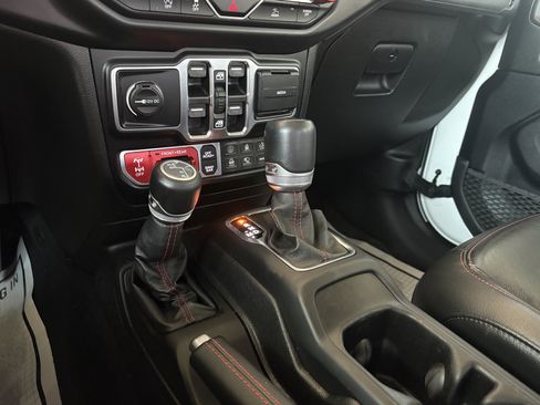 Used 2020 Jeep Gladiator Rubicon AWD/4WD image 18