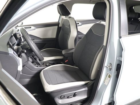 Used 2025 Volkswagen Taos SE image 30