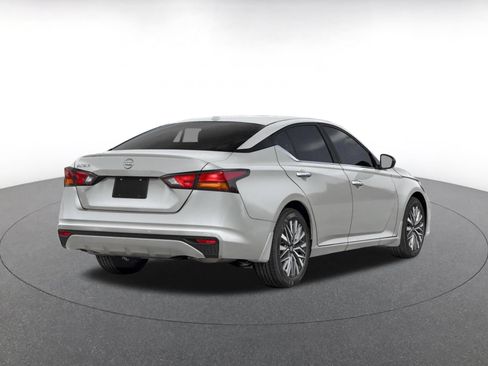 Used 2026 Nissan Altima 2.5 SV FWD image 2