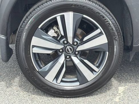 Used 2023 Nissan Rogue SL w/ SL Premium Package FWD image 17