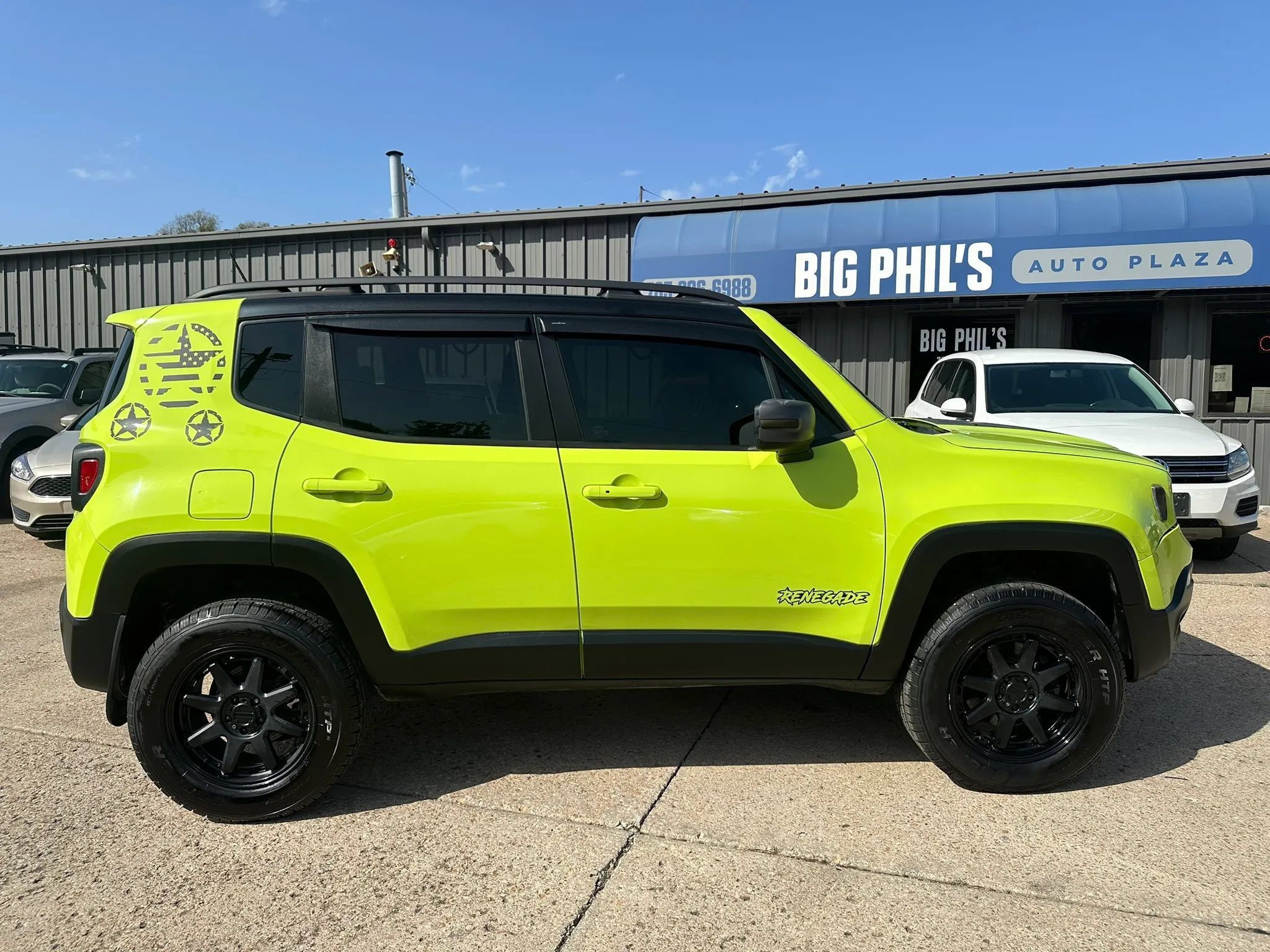 Used 2017 Jeep Renegade Trailhawk w/ Trailer Tow Group AWD/4WD image 4