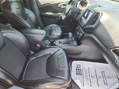 Used 2019 Jeep Cherokee Latitude Plus AWD/4WD image 19