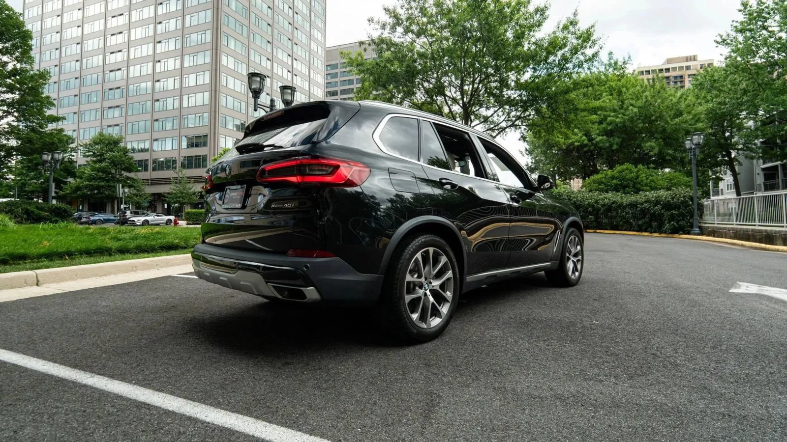 Used 2019 BMW X5 xDrive40i w/ Premium Package 2 AWD/4WD image 3