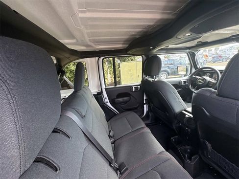 Used 2025 Jeep Wrangler Unlimited Rubicon image 13