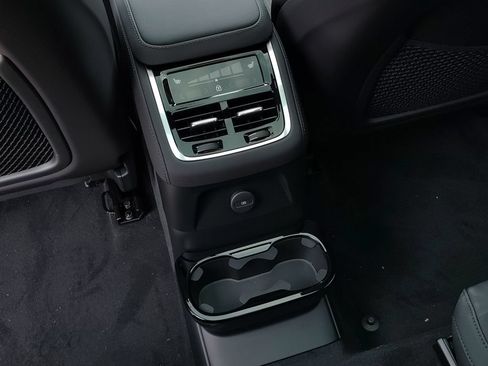 New 2026 Volvo XC90 T8 Plus w/ Protection Package Premier AWD/4WD image 9
