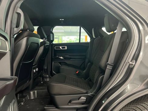 Used 2020 Ford Explorer XLT w/ Comfort Package AWD/4WD image 16