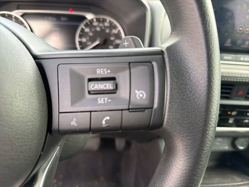 Used 2023 Nissan Rogue S image 18