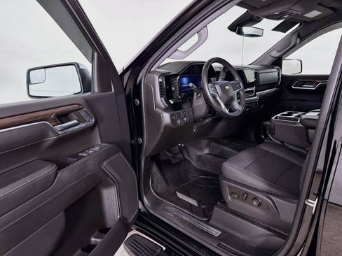 Used 2023 Chevrolet Silverado 1500 LT AWD/4WD image 3
