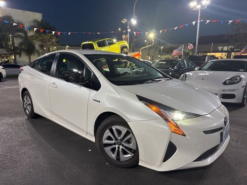 Used 2016 Toyota Prius Three image 2
