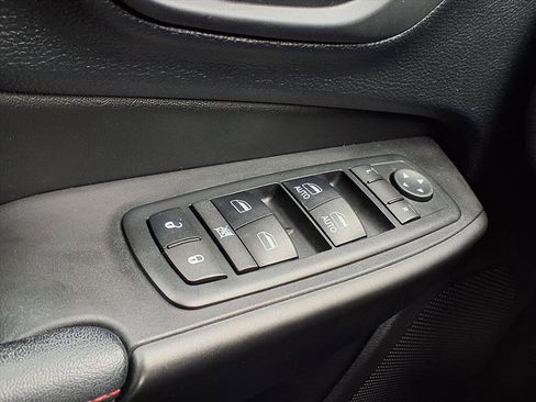 Used 2019 Jeep Cherokee Trailhawk w/ Comfort/Convenience Group image 23