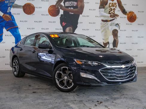 Used 2023 Chevrolet Malibu LT image 2