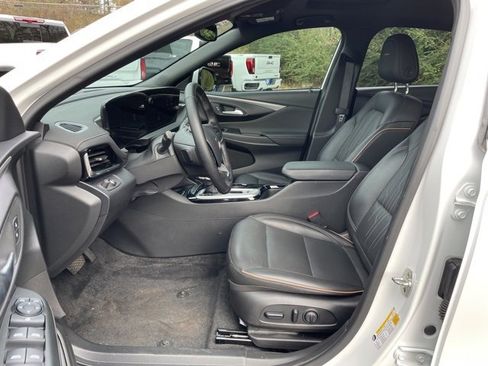 Used 2024 Buick Envista Avenir image 11