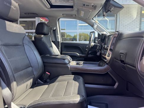 Used 2018 GMC Sierra 2500 Denali w/ Duramax Plus Package AWD/4WD image 41