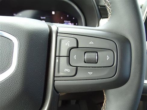 Used 2023 GMC Yukon XL AT4 image 17