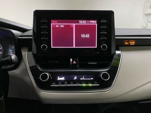 Used 2020 Toyota Corolla L image 19