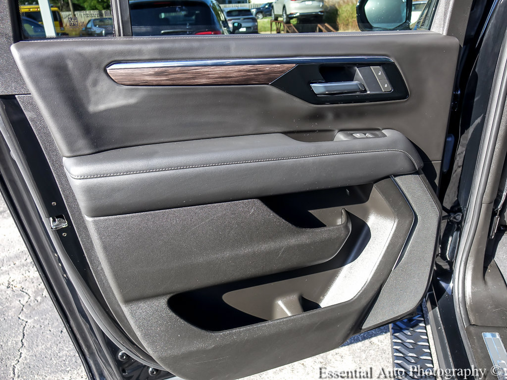 Used 2025 Chevrolet Suburban Z71 AWD/4WD image 26