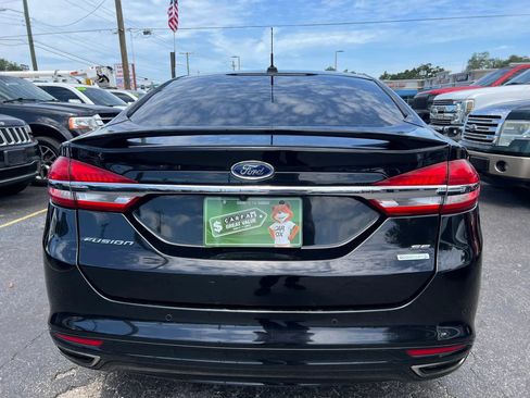 Used 2018 Ford Fusion SE w/ Fusion SE Technology Package FWD image 6