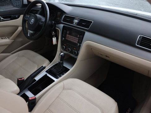 Used 2012 Volkswagen Passat 2.5 SE image 16