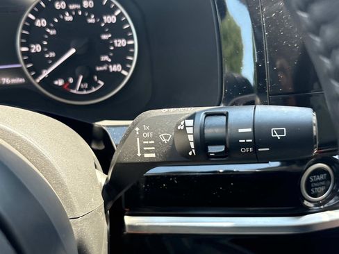 Used 2024 Nissan Pathfinder SV image 29