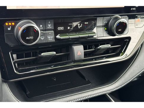 Certified 2023 Toyota Highlander XLE image 23