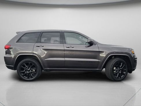 Used 2020 Jeep Grand Cherokee Altitude image 23