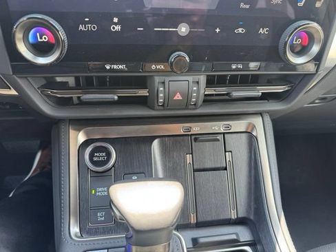 Used 2024 Lexus GX 550 AWD/4WD image 33