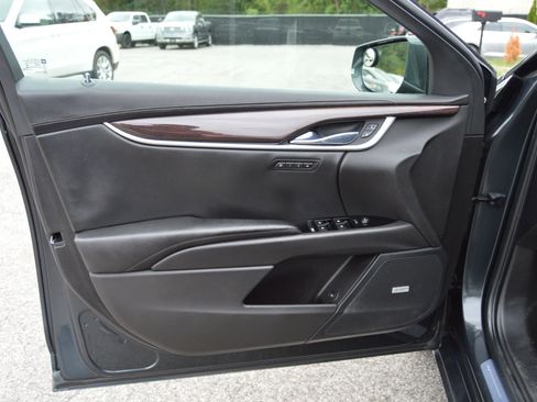 Used 2015 Cadillac XTS Luxury image 18