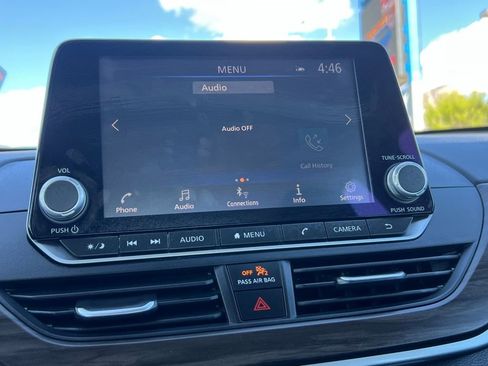 Used 2025 Nissan Altima 2.5 SV FWD image 31