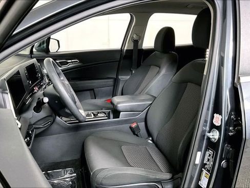 Used 2024 Kia Sportage LX image 24