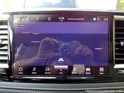 Used 2021 Chrysler Pacifica Touring-L FWD image 13
