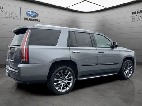 Used 2019 Cadillac Escalade Luxury w/ Escalade Sport Edition AWD/4WD image 4