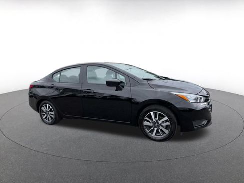 Used 2025 Nissan Versa SV FWD image 2