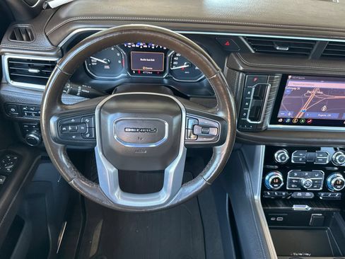Used 2021 GMC Yukon Denali w/ Denali Premium Package AWD/4WD image 15