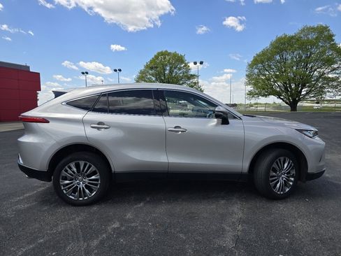 Certified 2024 Toyota Venza XLE AWD/4WD image 18
