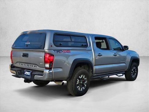 Used 2017 Toyota Tacoma TRD Off-Road image 5