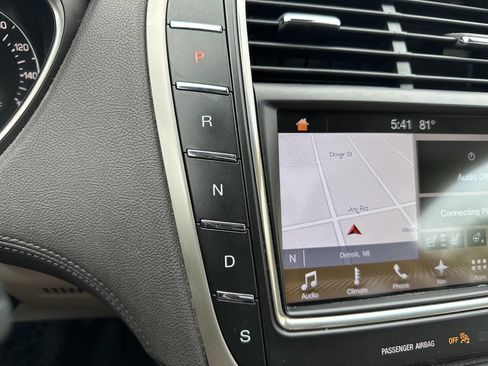 Used 2017 Lincoln MKX Reserve w/ Driver Assistance Package image 22