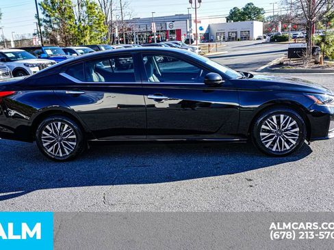 Used 2024 Nissan Altima 2.5 SV image 8