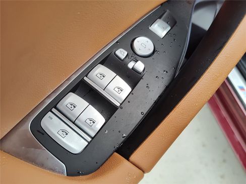 Certified 2025 BMW X4 xDrive30i image 17